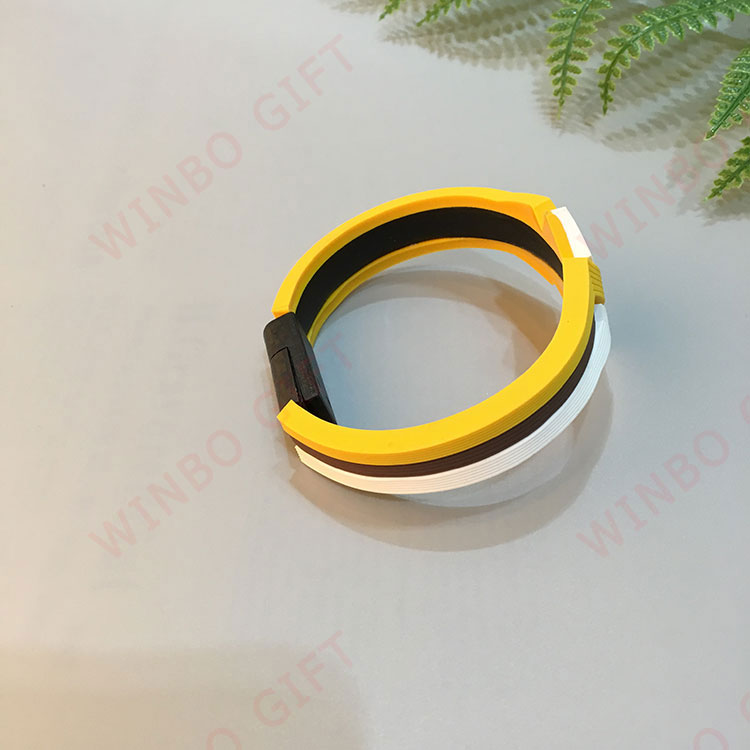 usb充電數(shù)據(jù)線硅膠手環(huán)
