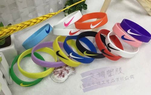 耐克運(yùn)動手環(huán)多款顏色展示