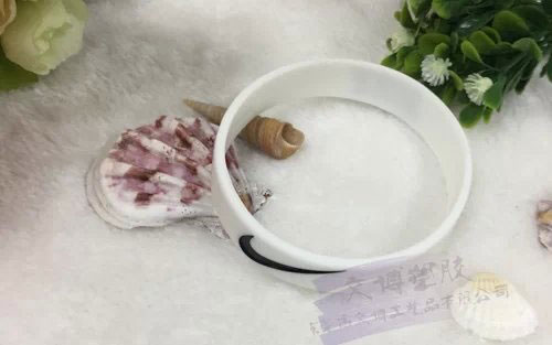 耐克運(yùn)動手環(huán)白色