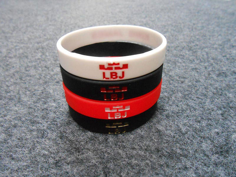 供應(yīng)運(yùn)動(dòng)性能硅膠手環(huán)